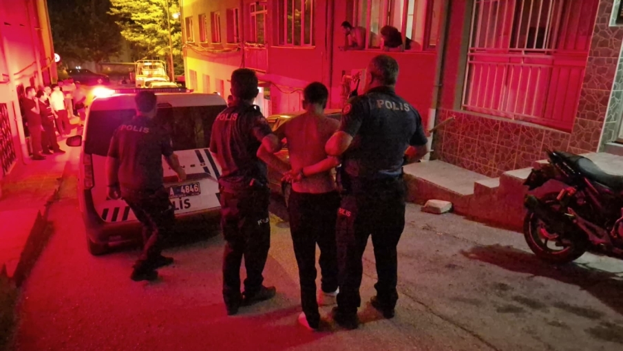 Eskişehir’de olaylı gece: Polise mukavemet gösteren genç gözaltına alındı